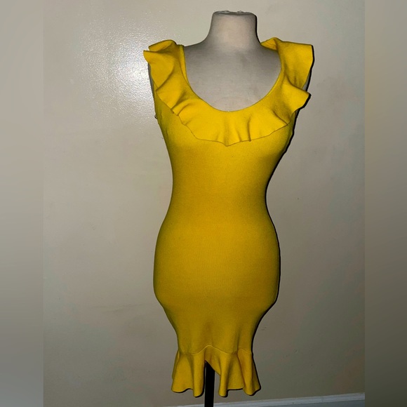 Yellow dress size small - Picture 5 of 7